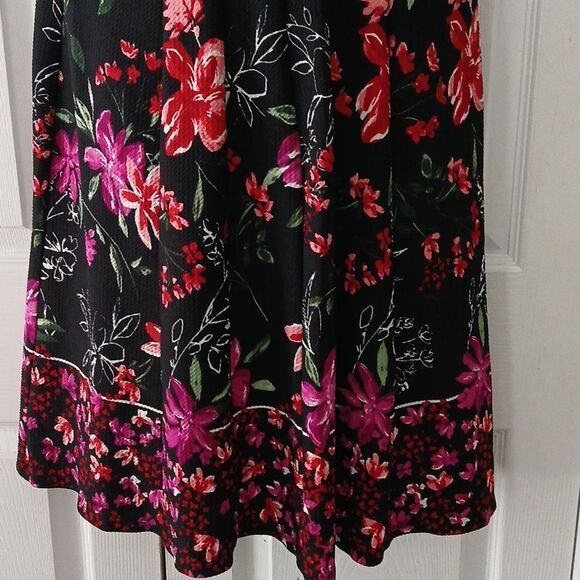 Black and floral print waffle material capped sleeve midi dress Sz XL - Picture 2 of 7